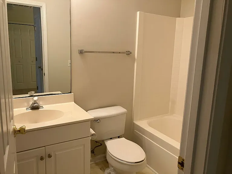 47 Regent Ave — Photo 40
