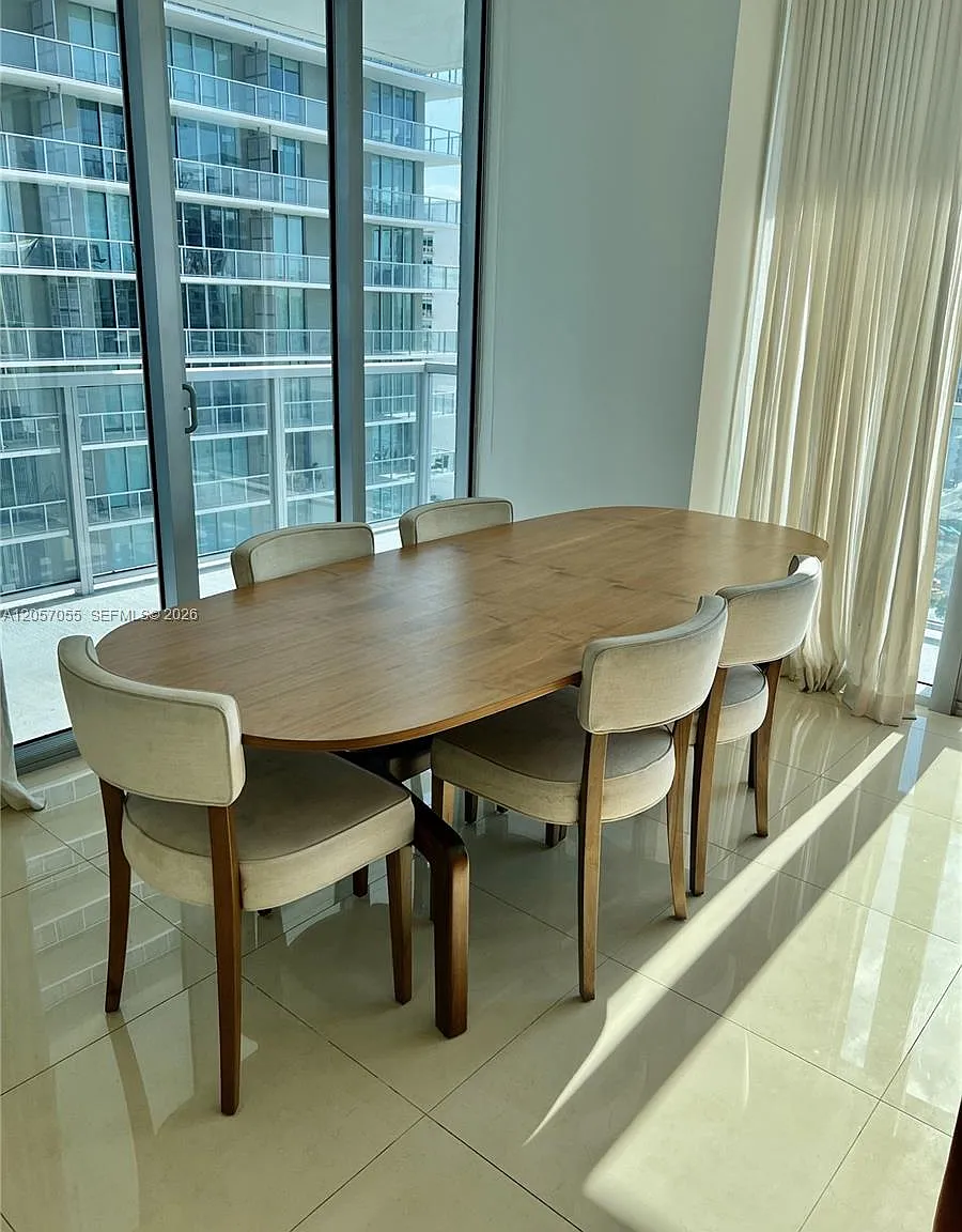 Axis On Brickell — Photo 3