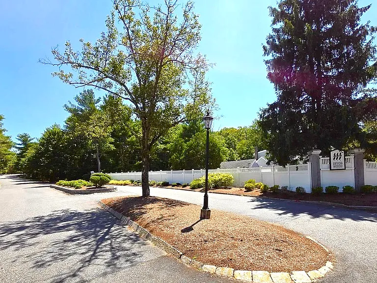 37 Bradford Commons Ln — Photo 26