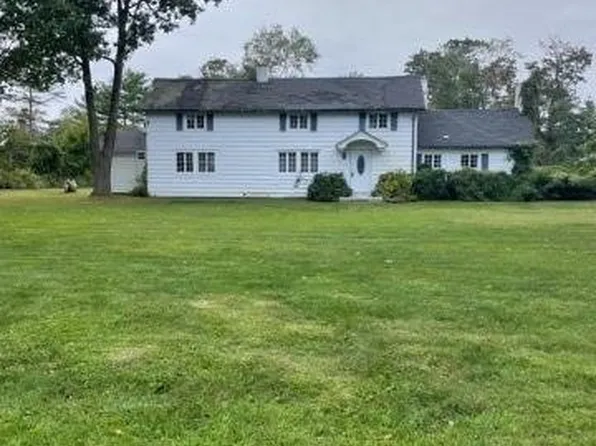 214 Tahlulah Ln, West Islip, NY 11795