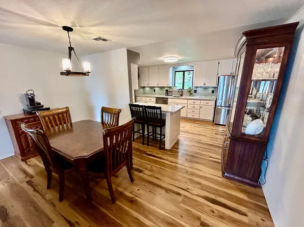 2805 Old Military Rd, Central Point, OR 97502