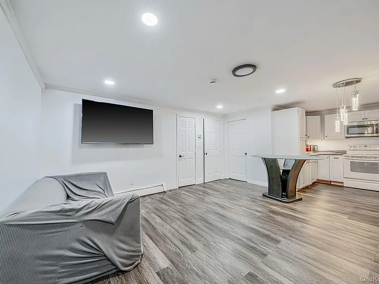 413 Glen Dr — Photo 5