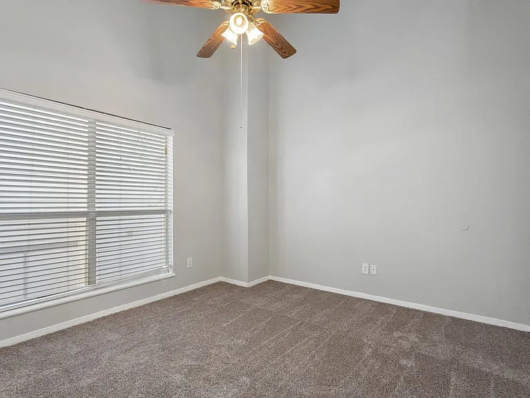 1901 N Fitzhugh Ave — Photo 32