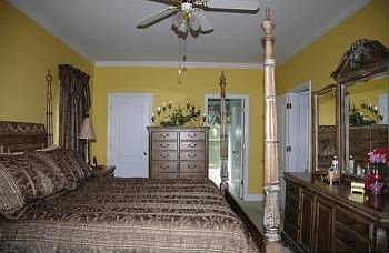 4th image of 562 Bristol Ln