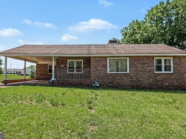 422 Bartson St, Lavonia, GA 30553