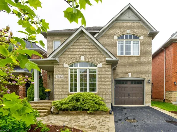 2142 Meadowglen Dr, Oakville, ON L6M 4C8
