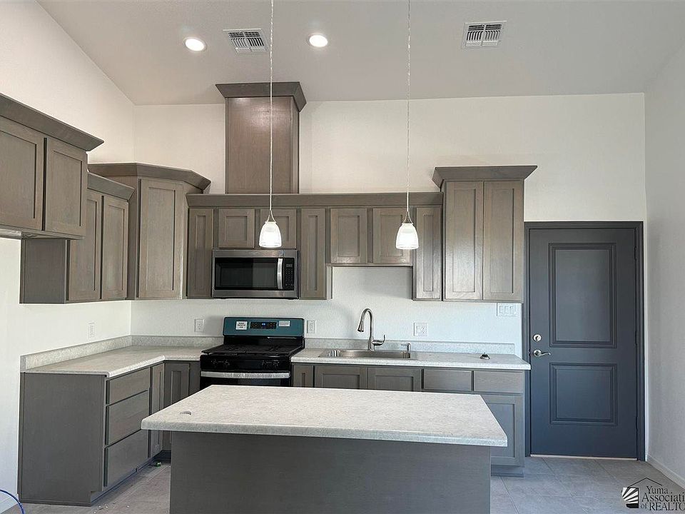 2nd image of 4652 E San Francisco St