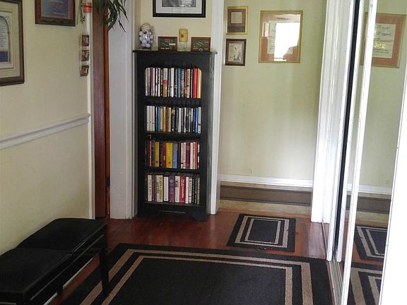 3rd image of 419 Seay Ct
