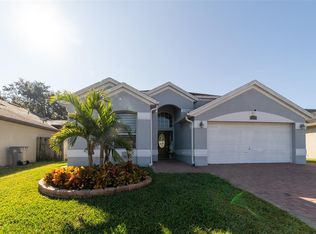 1352 Woodfield Oaks Dr, Apopka, FL 32703