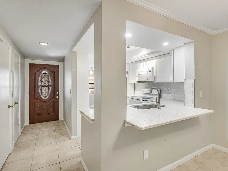 255 Paradise Blvd #10 — Photo 5