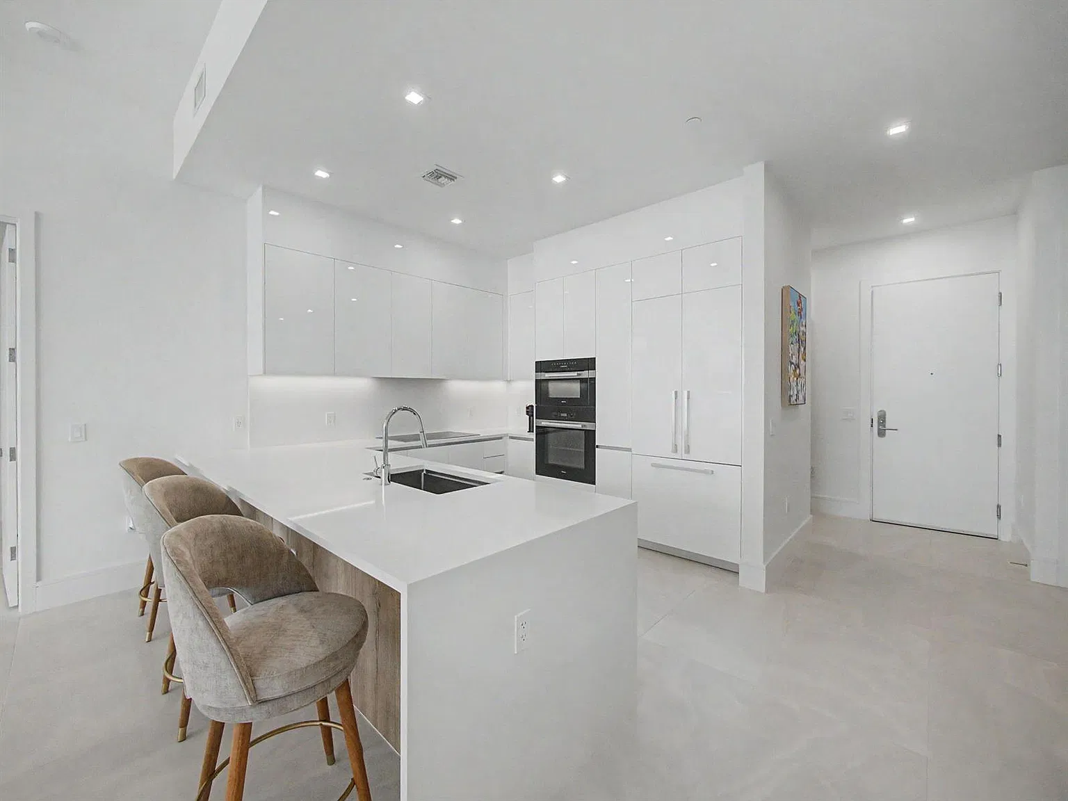 2 bed, 2.5 bath, 1862 sqft, $8,500 — Photo 2