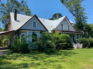 209 Lewis St, Edwards, MS 39066