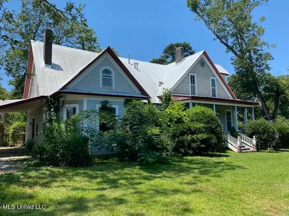 209 Lewis St, Edwards, MS 39066