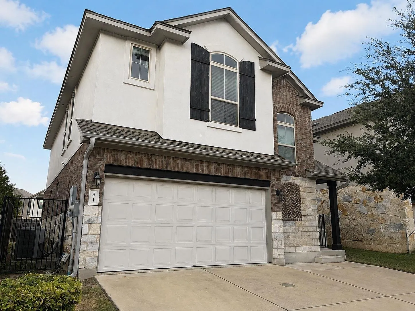 3 bed, 2.5 bath, 2047 sqft, $2,250 — Photo 2