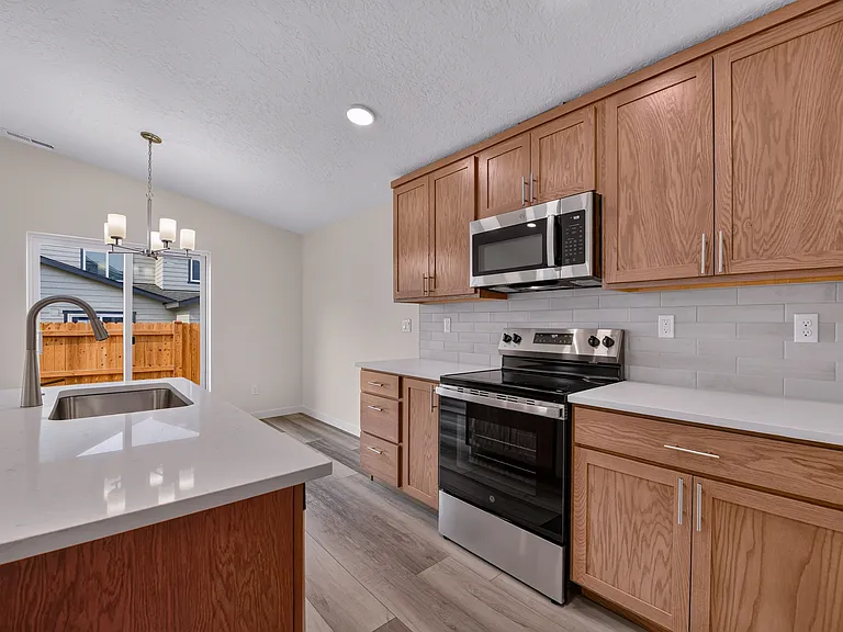21444 Livingston Dr — Photo 8
