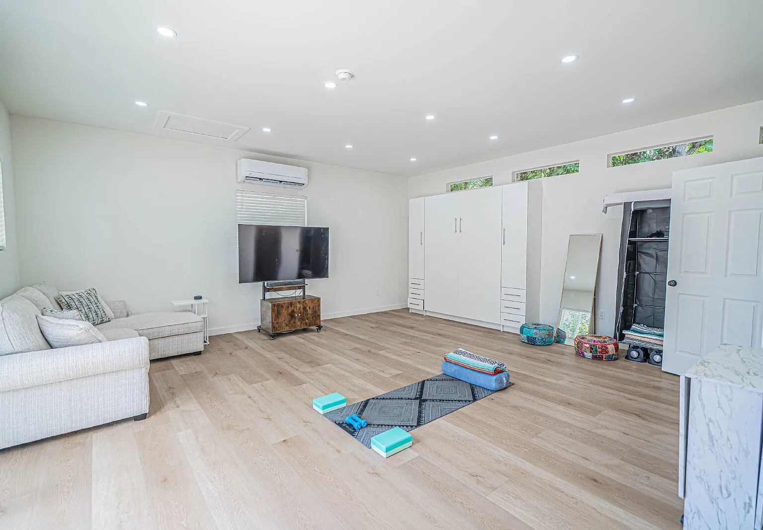 Studio, 1.0 bath, 480 sqft, $2,200 — Photo 1