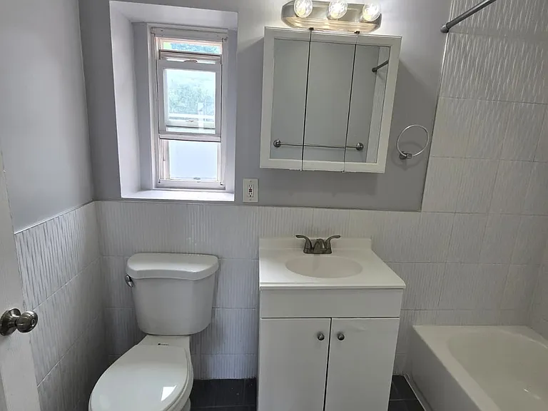 8 Chadwick St #3 — Photo 3