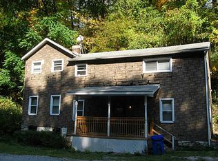 372 Cliff Mine Rd APT A, Coraopolis, PA 15108