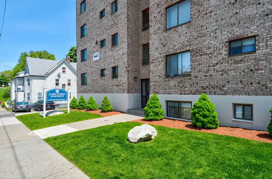 Parkwood Apartments — Photo 2