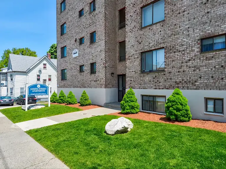 Parkwood Apartments — Photo 2
