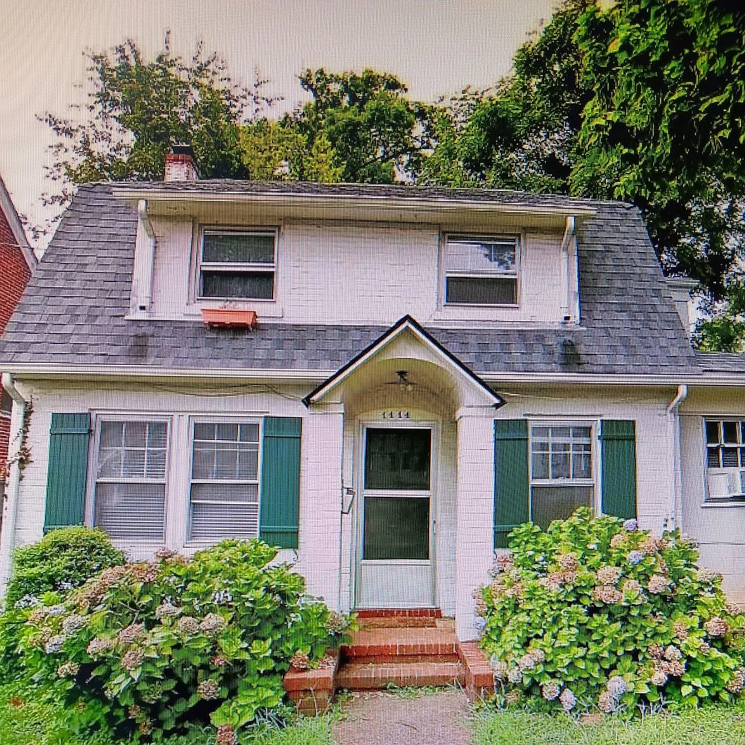 Minutes to Grounds / 5 Bedroom / 2 Bathroom — Photo 1