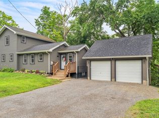 737 W Falls Rd, West Falls, NY 14170