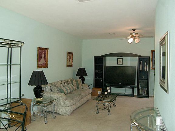     Great sized living area