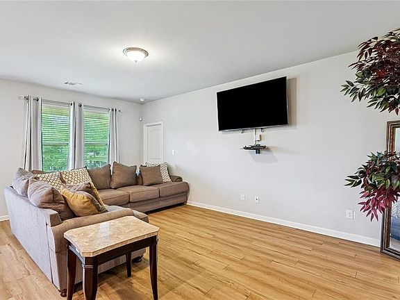 5th image of 47509 Cathy Ln