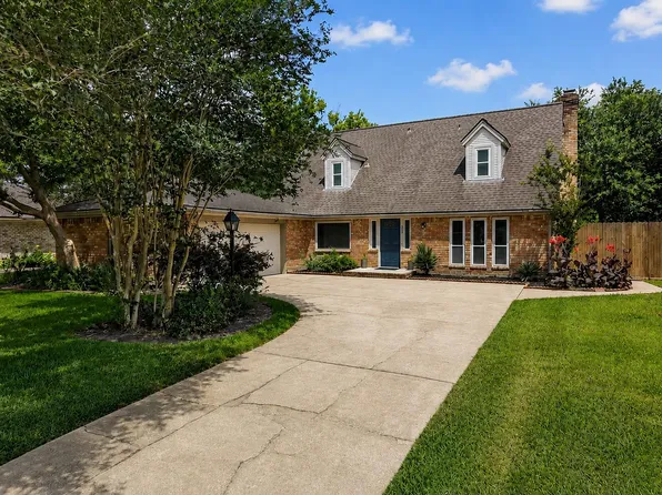 209 Palm Aire Dr, Friendswood, TX 77546