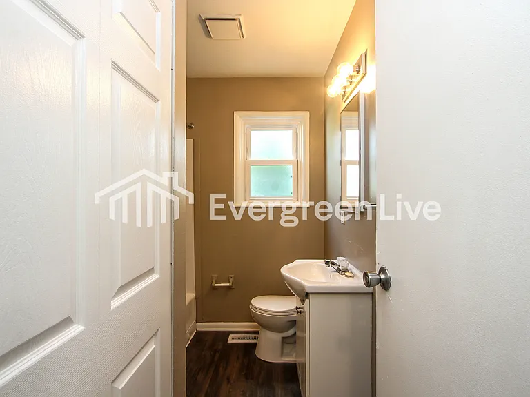 1505 N Webster Ave — Photo 10