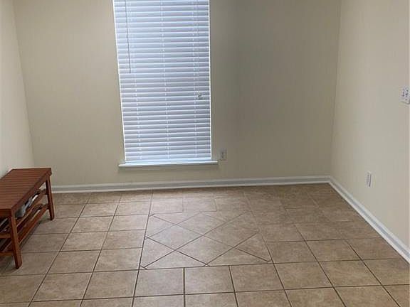 4th image of 4710 33rd Ave E