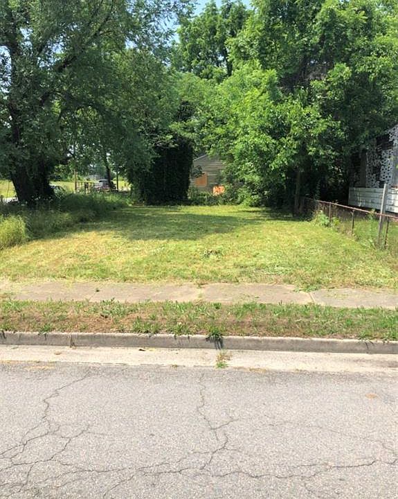 1st image of 304 N West St