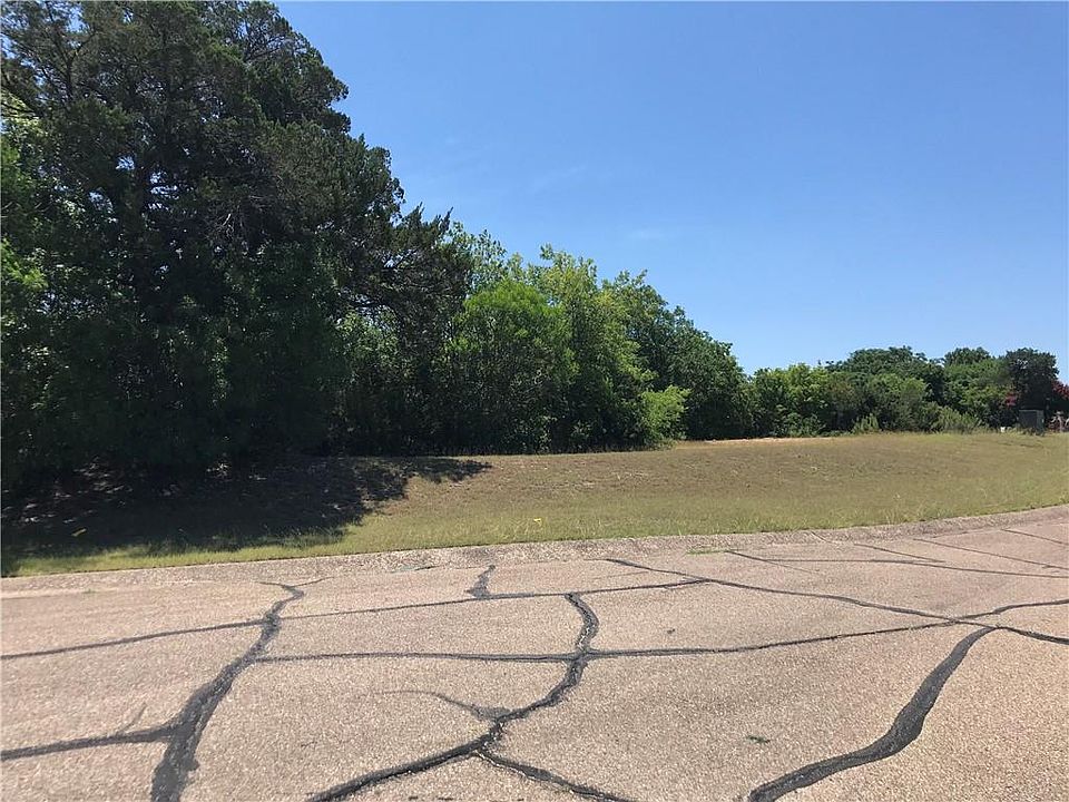 2nd image of Wood Lake Dr