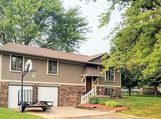 1017 W 11th St, Ottawa, KS 66067