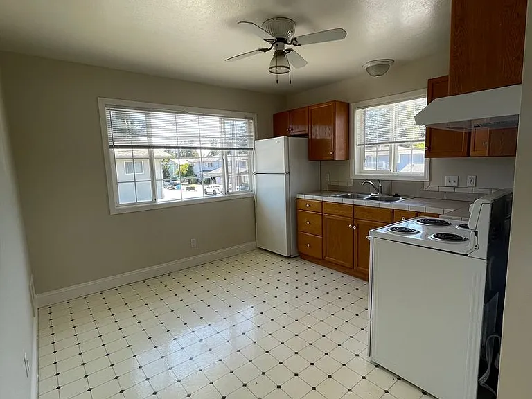 2206 Deborah Dr — Photo 2
