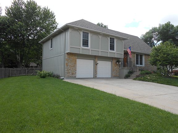 3rd image of 502 NE Wild Plum Pl