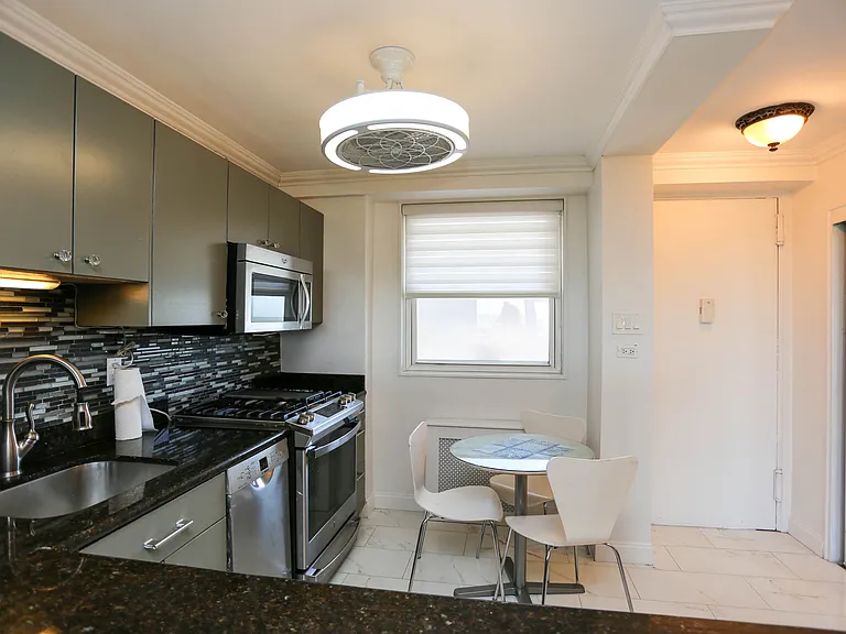 91 Strawberry Hill Ave #923 — Photo 14