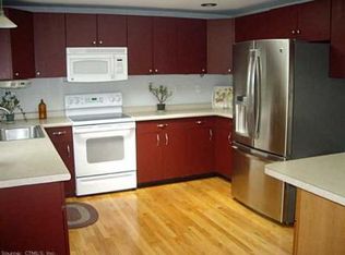 69 Bel Aire Dr, Groton, CT 06355