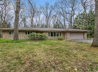 800 Point O Woods Dr, Benton Harbor, MI 49022