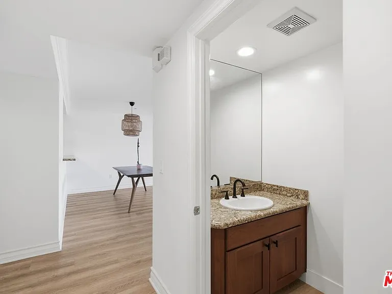 1878 Greenfield Ave #304 — Photo 10