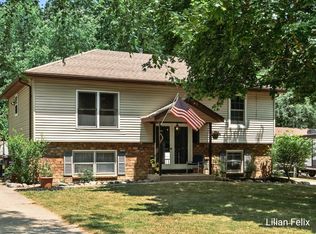 195 Cahill Dr, Rockford, MI 49341