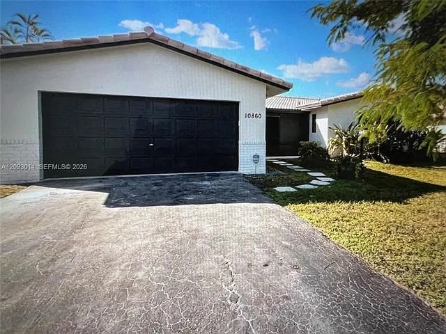4 bed, 2.0 bath, 2063 sqft, $4,700 — Photo 2