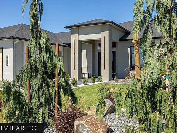 5th image of 225 Riviera Dr