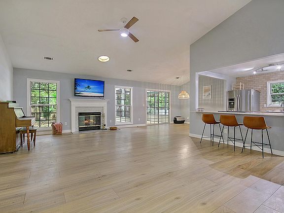 3rd image of 8313 Vestige Ct