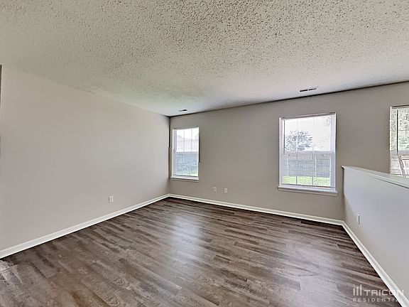 3rd image of 2340 Rolling Oak Dr