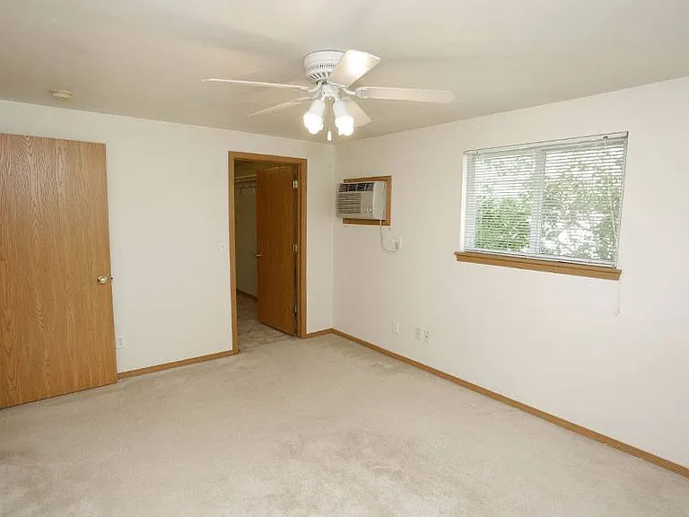 BREEZEWOOD APARTMENTS — Photo 14