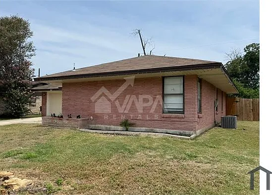 4907 Stoneleigh Dr
