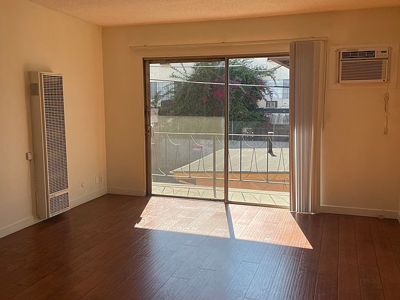 4th image of 11936 Hart St APT 12