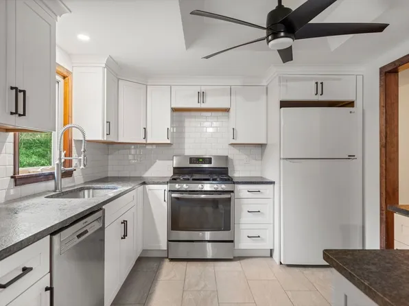 30 Jacqueline Ln, Plymouth, MA 02360