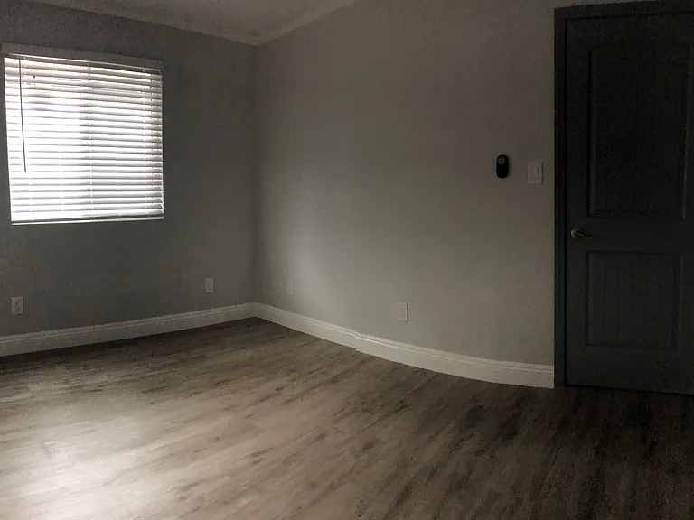 922 N Summit Avenue — Photo 12